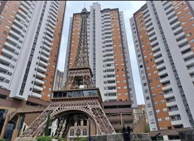 EN PARQUE RESIDENCIAL PARÍS – SABANETA, ANTIOQUIA